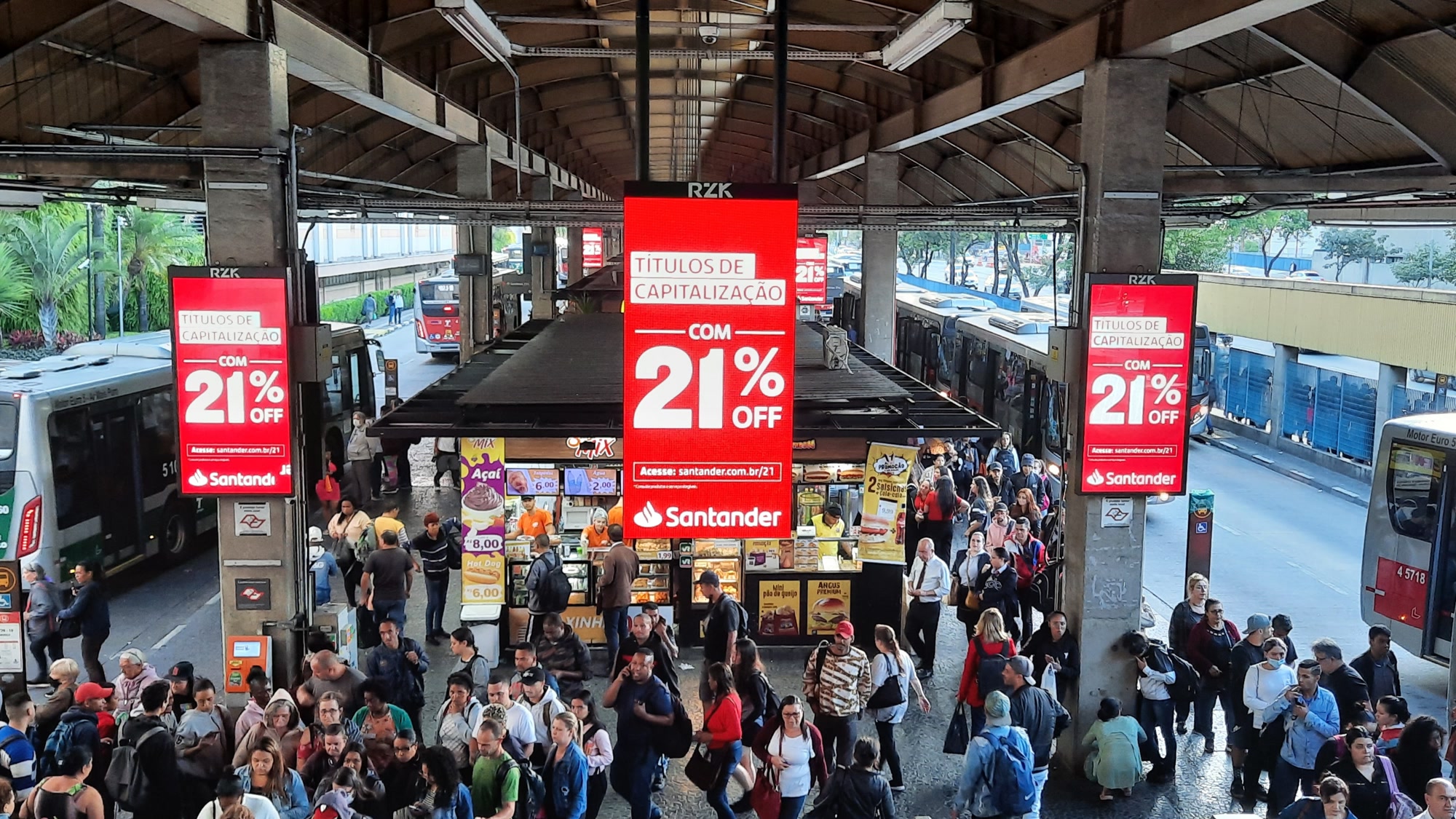 Multiple RZK digital screens serving the busy Tatuape urban mobility terminal
